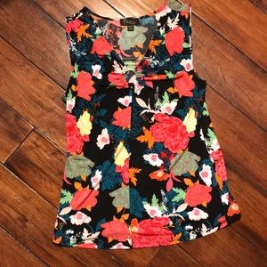 Floral v neck top woman’s size small by Thalia Sodi